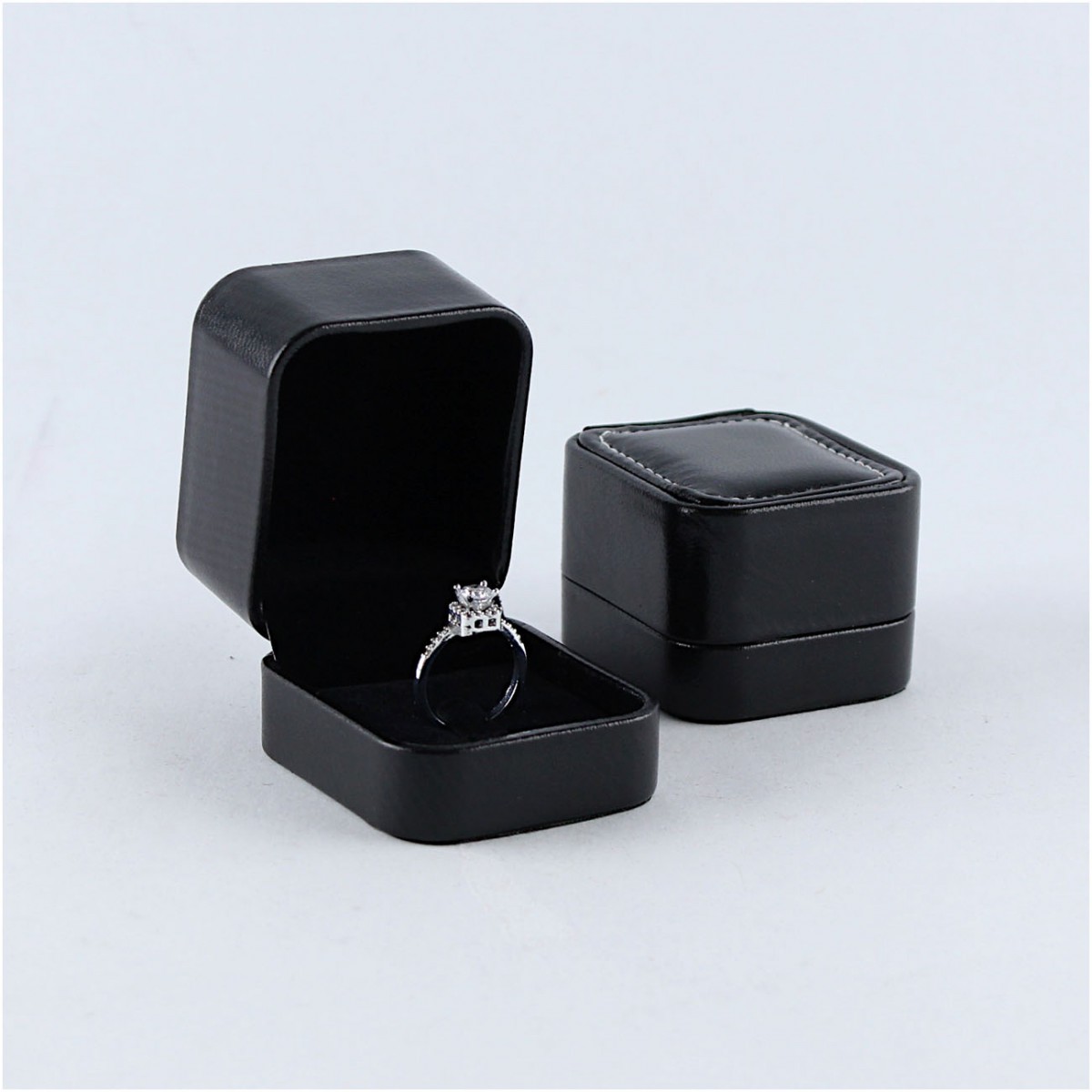 Deri Duble Yüzük Kutusu Rugan Siyah 12 Adet Deri Duble Yüzük Kutusu Rugan Siyah 12 Adet