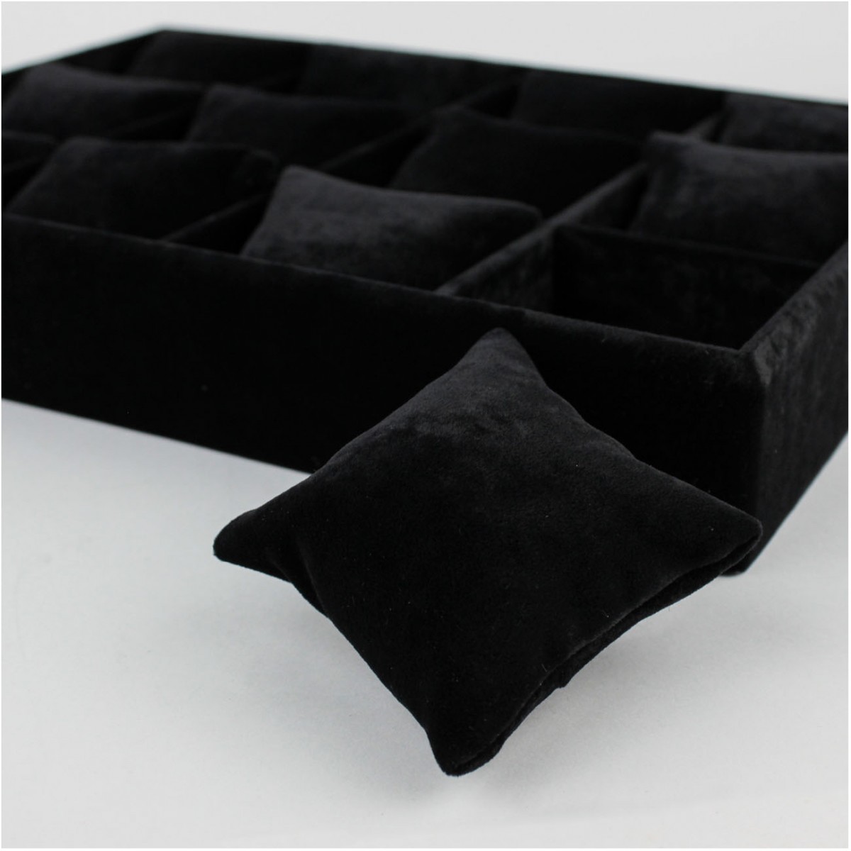 Kadife Yastıklı Saat ve Bilezik Tablası 12'li Siyah Kadife Yastıklı Saat ve Bilezik Tablası 12'li Siyah