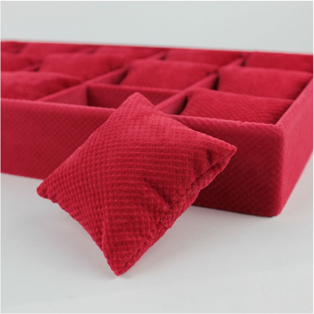 Kadife Yastıklı Saat ve Bilezik Tablası 15'li Kırmızı Kadife Yastıklı Saat ve Bilezik Tablası 15'li Kırmızı