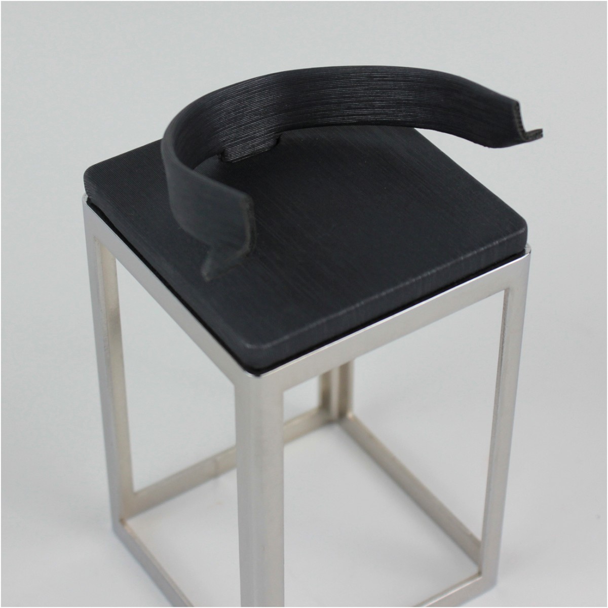 Metal Kelepçe Bilezik Standı Antrasit No:2 Metal Kelepçe Bilezik Standı Antrasit No:2